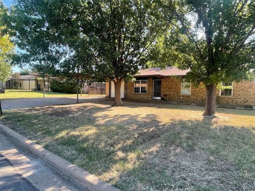 179 Oakland St, Graham, TX, 76450-2404 | Card Image