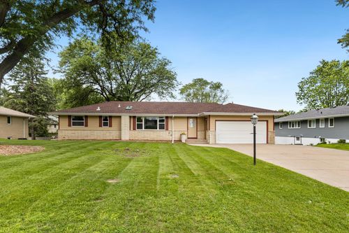 1031 Toledo Ave N, Golden Valley, MN, 55422-4725 | Card Image