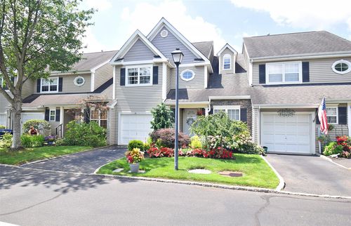 16 Scarborough Dr, Smithtown, NY, 11787-5912 | Card Image