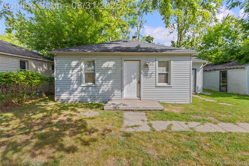 375 E Sheffield Ave, Pontiac, MI, 48340-1972 | Card Image