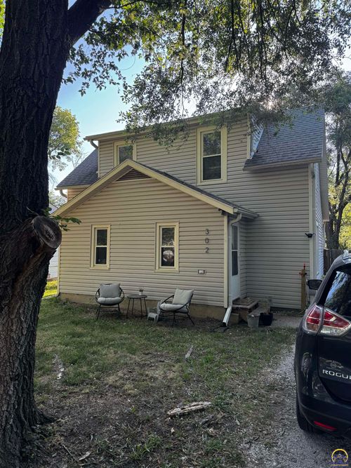 302 Garfield St, Emporia, KS, 66801-4339 | Card Image