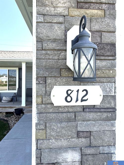 812 Sunridge Dr, Beatrice, NE, 68310-4106 | Card Image
