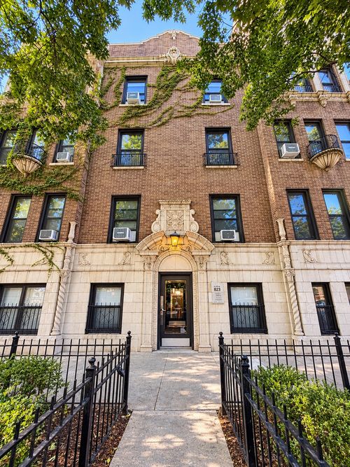 207-823 W Buena Avenue, Chicago, IL, 60613 | Card Image