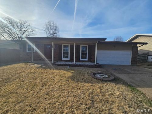 4451 Rhine Dr, Florissant, MO, 63033-7023 | Card Image