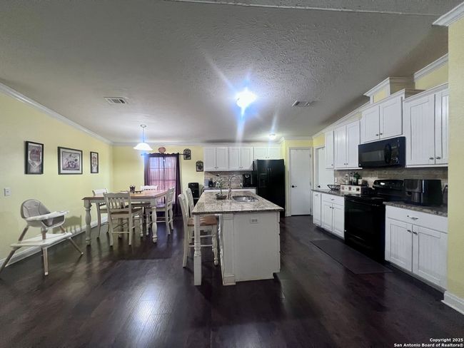 8990 Fm 2146, House other with 4 bedrooms, 2 bathrooms and null parking in Jourdanton TX | Image 7