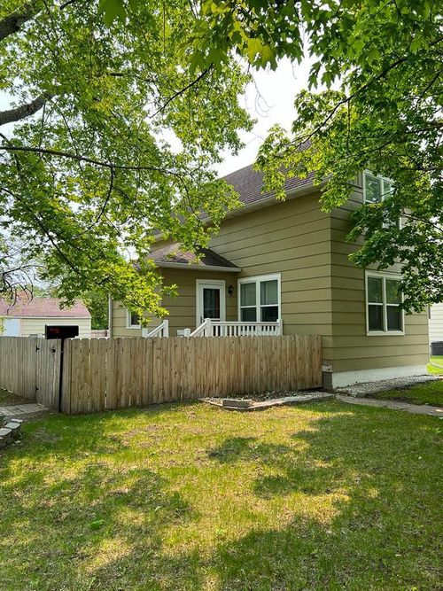 120 Merriam Ave N, Thief River Falls, MN, 56701-2330 | Card Image