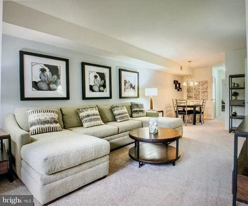 100 Fox Meadow Dr, MAPLE SHADE, NJ, 08052-1401 | Card Image