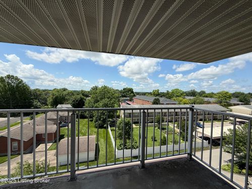 536-3030 Breckenridge Ln, Louisville, KY, 40220-2181 | Card Image