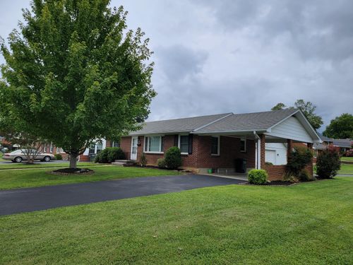 227 W Carrollton Ave, Salem, VA, 24153-2641 | Card Image