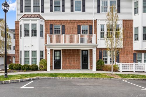 902 Mill Crk N, Roslyn, NY, 11576-1648 | Card Image