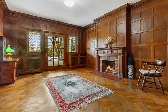 Parlor looking toward entry door | Image 25