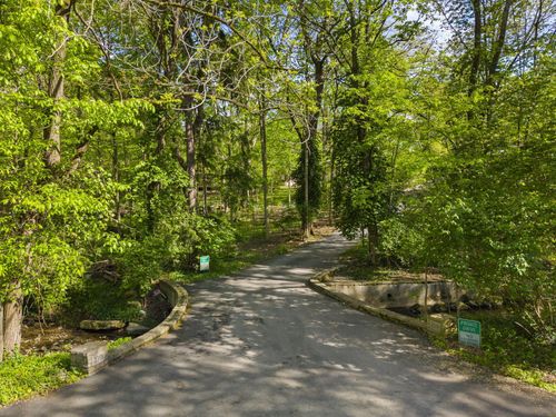 2391 Donna Dr, Upper Arlington, OH, 43220-4726 | Card Image