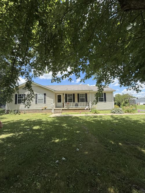 242 Kay Cir, Lafayette, TN, 37083-3303 | Card Image