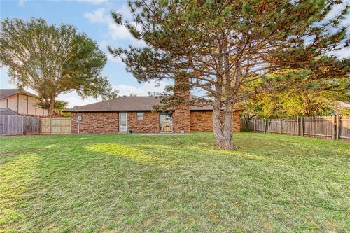 1700 E Ridgeway St, Weatherford, OK, 73096-5832 | Card Image