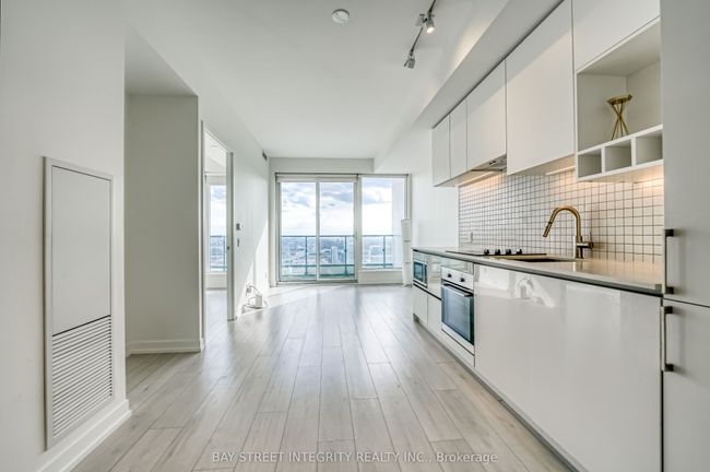 3205 - 5 Buttermill Ave, Condo with 2 bedrooms, 2 bathrooms and null parking in Vaughan ON | Image 9