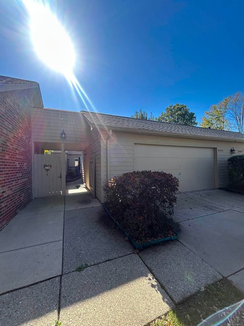 42681 Jonathan Pl, Clinton Township, MI, 48038-1751 | Card Image