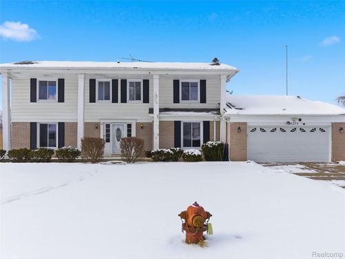 25379 Briarwyke Dr, Farmington Hills, MI, 48336-1654 | Card Image