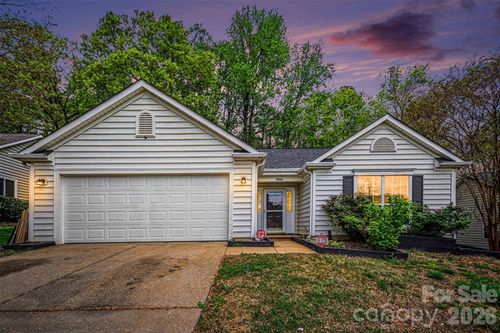 5806 Pennycross Ln, Charlotte, NC, 28216-9615 | Card Image