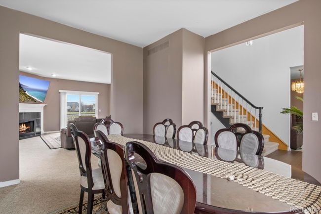 FORMAL DINING | Image 17