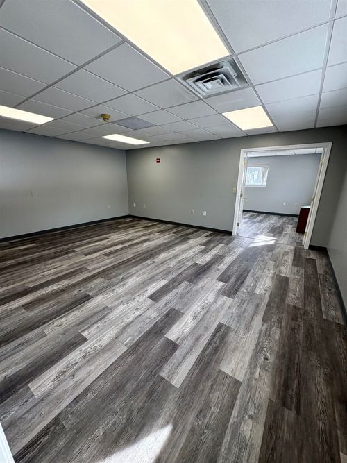 2-187 Londonderry Turnpike, Hooksett, NH, 03106 | Card Image