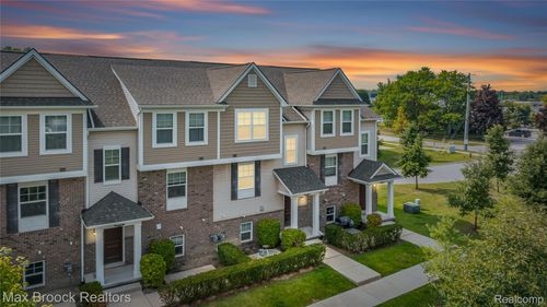 12-4636 Bradley Cir, Troy, MI, 48085-5108 | Card Image
