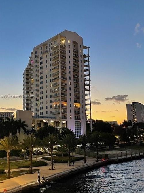apt-803-10 Sw South River Dr, Miami, FL, 33130-1423 | Card Image