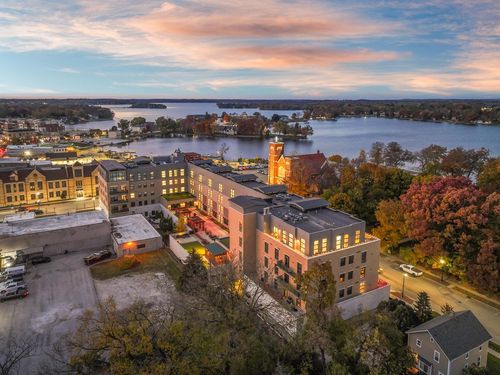 508-215 E Pleasant Street, OCONOMOWOC, WI, 53066 | Card Image