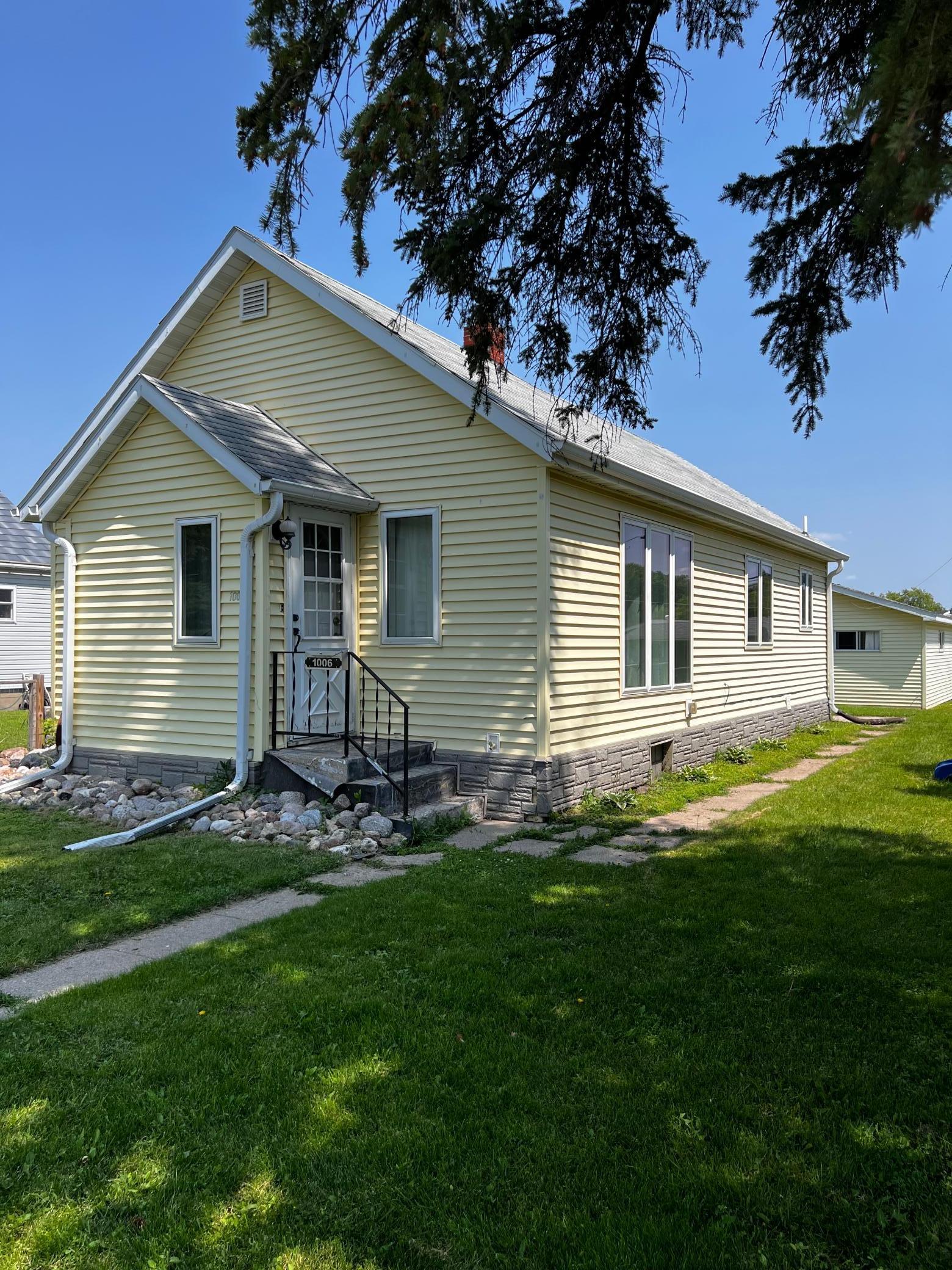 Knight Ave, Thief River Falls, MN 56701