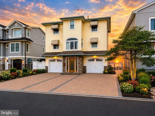 2011 Sunset Ave, Surf City, NJ, 08008-5570 | Card Image