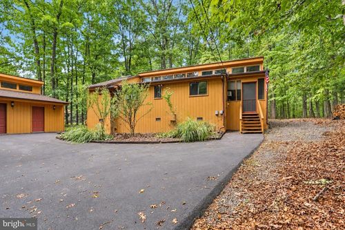 135 Ruffed Grouse Ln, HEDGESVILLE, WV, 25427-5376 | Card Image