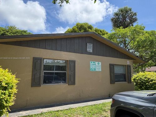 521 Sw 2nd Ct, Pompano Beach, FL, 33060-6801 | Card Image