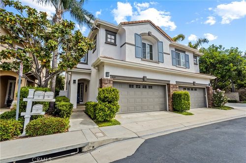 7635 Park Field Cir, Huntington Beach, CA, 92648-6801 | Card Image
