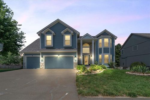2403 Nw Cove Dr, Blue Springs, MO, 64015-7032 | Card Image