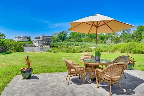 25 Seatuck Ln, Remsenburg, NY, 11960-2043 | Card Image