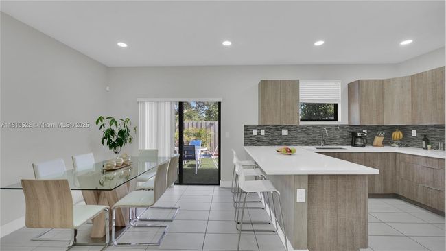 10380 Nw 88 Th Ter, Townhouse with 4 bedrooms, 3 bathrooms and null parking in Doral FL | Image 17