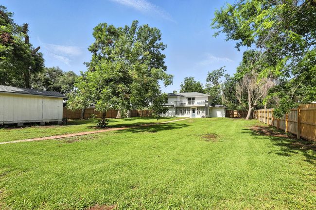 542 Circle Way St, House other with 4 bedrooms, 2 bathrooms and 1 parking in Lake Jackson TX | Image 15