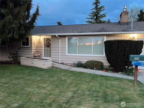 1011 15th St Nw, Puyallup, WA, 98371-4057 | Card Image