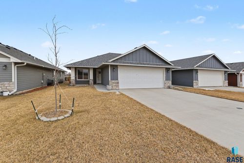 1032 Ne 11th St Street, Madison, SD, 57042 | Card Image
