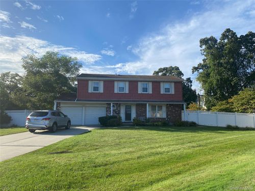 31 Melody Ln, Amityville, NY, 11701-1636 | Card Image