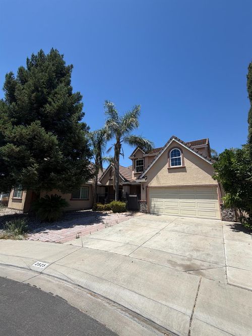 2825 Donner Trail, Riverbank, CA, 95367 | Card Image