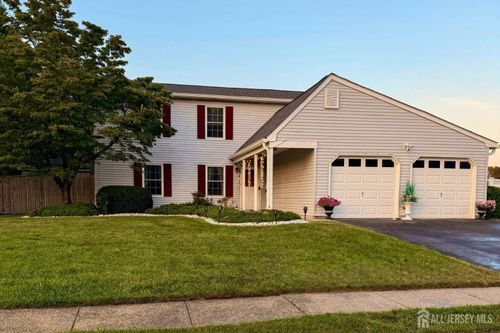8 Hedgewood Rd, Howell, NJ, 07731-2205 | Card Image
