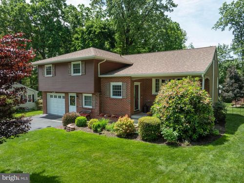 684 Wiltshire Dr, State College, PA, 16803-1450 | Card Image