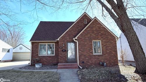 209 S Tennessee Ave, Mason City, IA, 50401-4302 | Card Image