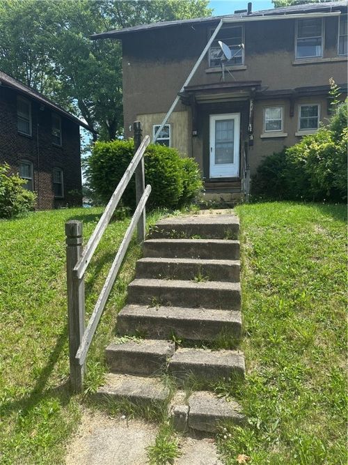 138 Shenango Blvd, Farrell, PA, 16121-1765 | Card Image