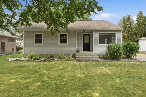 725 Winter St, Spring Lake, MI, 49456-1968 | Card Image