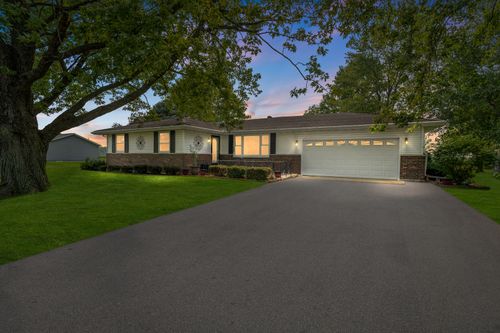 415 Betty St, Verona, IL, 60479-8128 | Card Image
