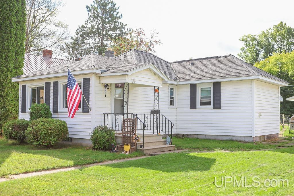 Sagola Ave, Kingsford, MI 49802