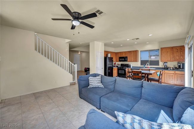 8421 Cheerful Brook Ave, House other with 5 bedrooms, 3 bathrooms and null parking in Las Vegas NV | Image 17