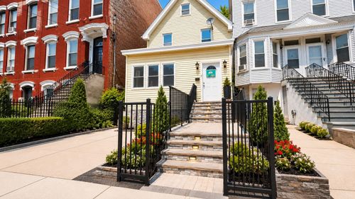 68 Brinkerhoff St, Jersey City, NJ, 07304-2516 | Card Image