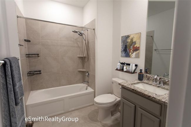Shared bath | Image 8